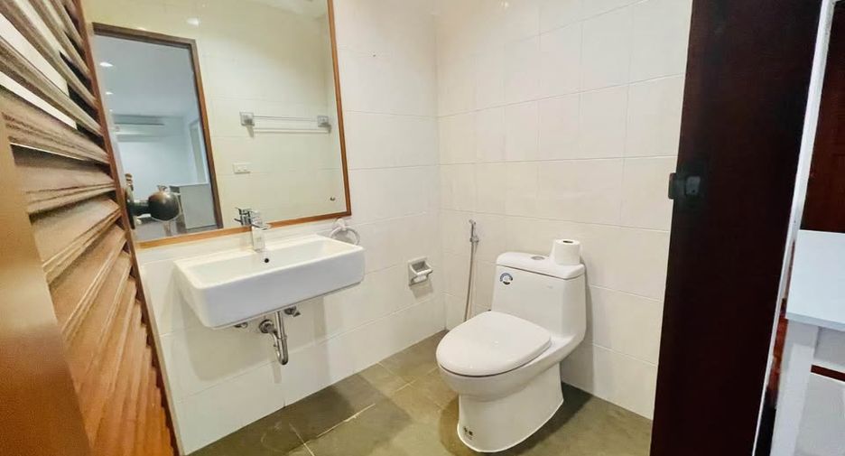 For rent 2 bedrooms apartment in Khlong Toei, Bangkok
