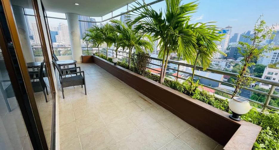 For rent 2 bedrooms apartment in Khlong Toei, Bangkok