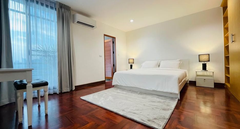 For rent 2 bedrooms apartment in Khlong Toei, Bangkok