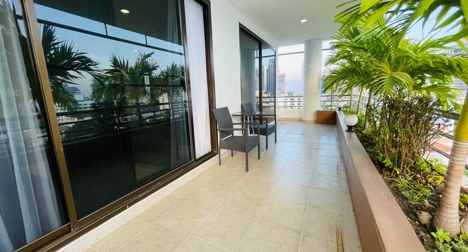 For rent 2 bedrooms apartment in Khlong Toei, Bangkok