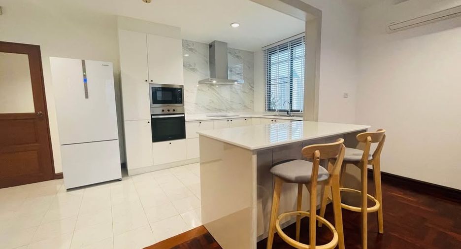 For rent 2 bedrooms apartment in Khlong Toei, Bangkok