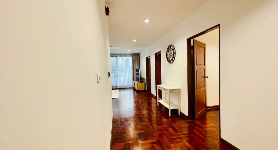 For rent 2 bedrooms apartment in Khlong Toei, Bangkok