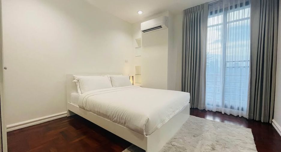 For rent 2 bedrooms apartment in Khlong Toei, Bangkok