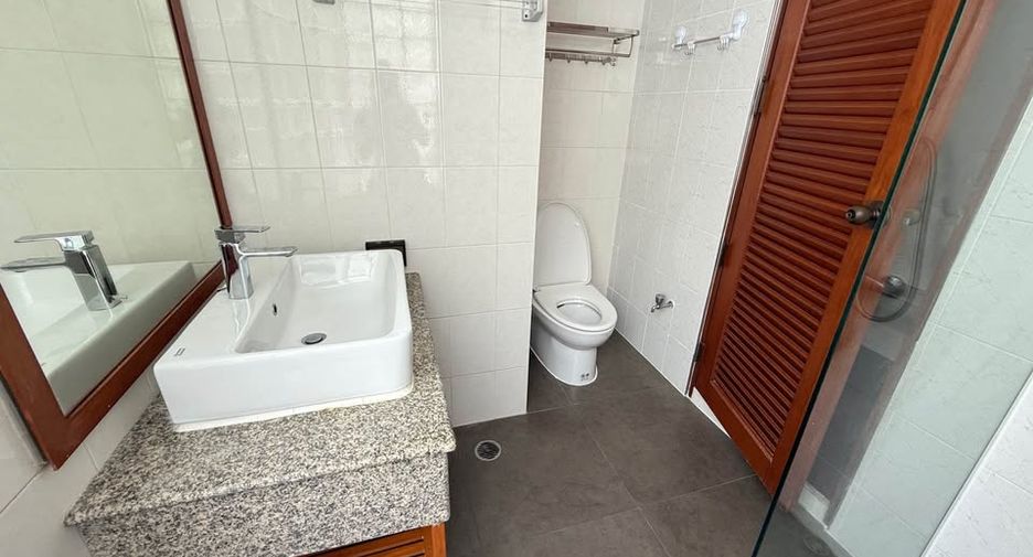 For rent 2 bedrooms apartment in Khlong Toei, Bangkok