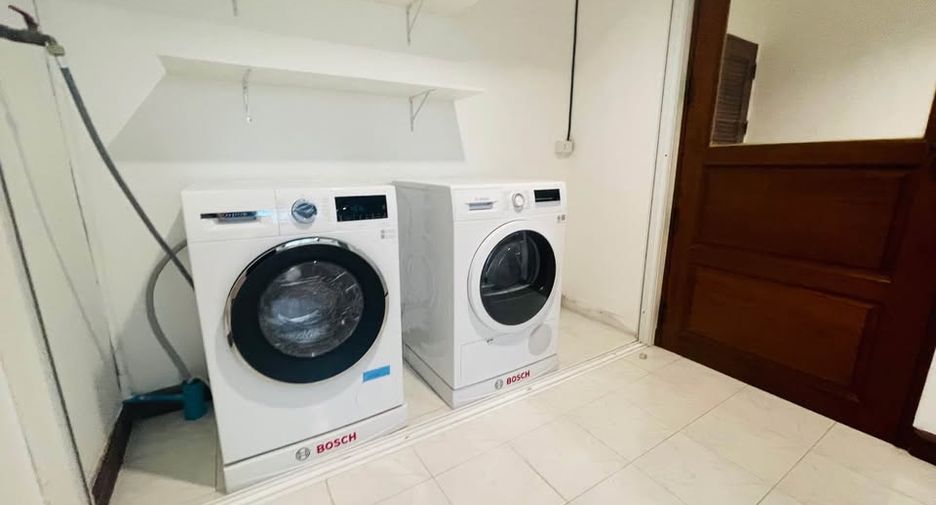 For rent 2 bedrooms apartment in Khlong Toei, Bangkok