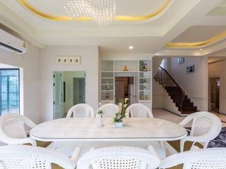 Villa en alquiler de 5 habitaciones en Mueang Chiang Mai, Chiang Mai