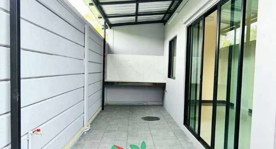 For sale 3 bedrooms townhouse in Don Mueang, Bangkok