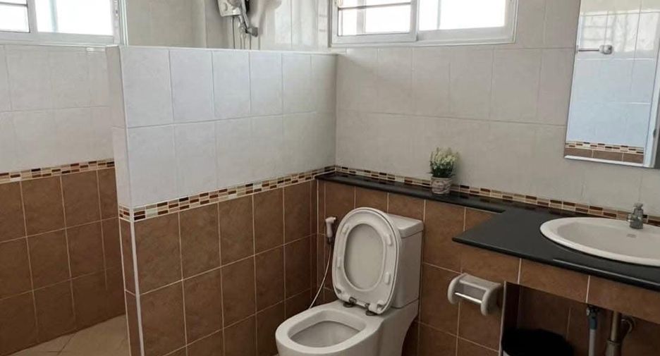 For rent and for sale 4 bedrooms house in San Kamphaeng, Chiang Mai