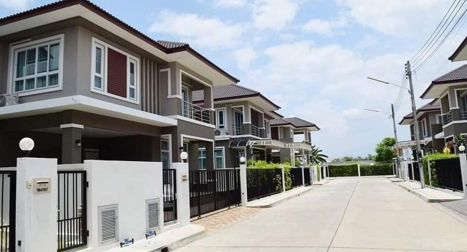 For rent and for sale 4 bedrooms house in San Kamphaeng, Chiang Mai