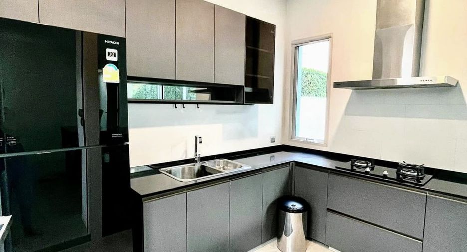 For rent and for sale 4 bedrooms house in Bang Phli, Samut Prakan