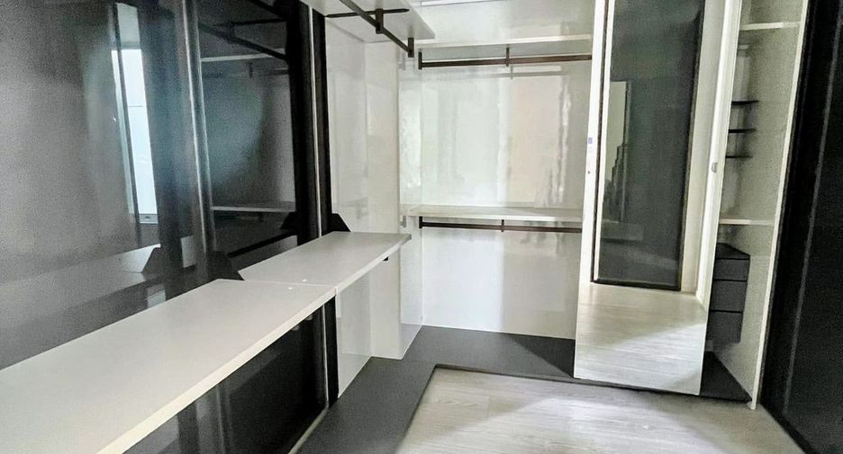 For rent and for sale 4 bedrooms house in Bang Phli, Samut Prakan