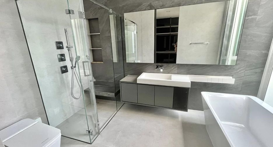 For rent and for sale 4 bedrooms house in Bang Phli, Samut Prakan