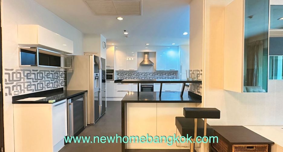 For rent 3 bedrooms condo in Khlong Toei, Bangkok