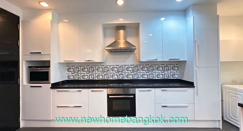 For rent 3 bedrooms condo in Khlong Toei, Bangkok