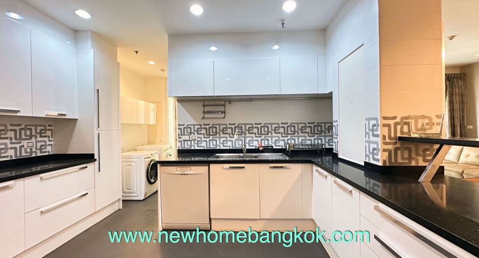 For rent 3 bedrooms condo in Khlong Toei, Bangkok