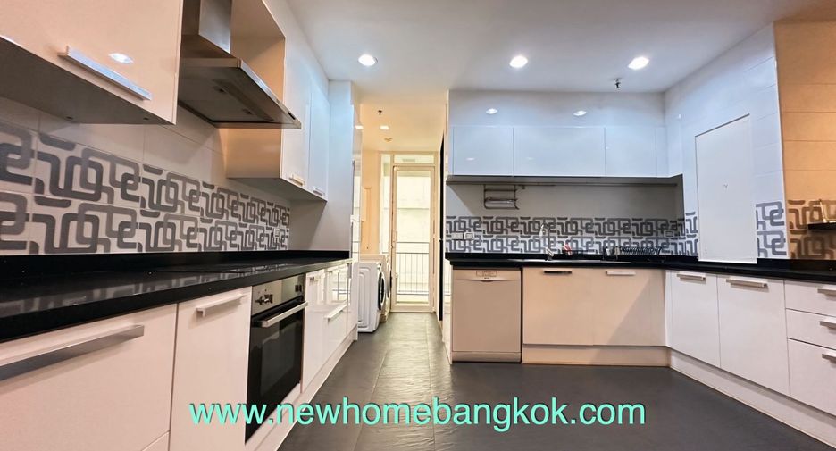 For rent 3 bedrooms condo in Khlong Toei, Bangkok