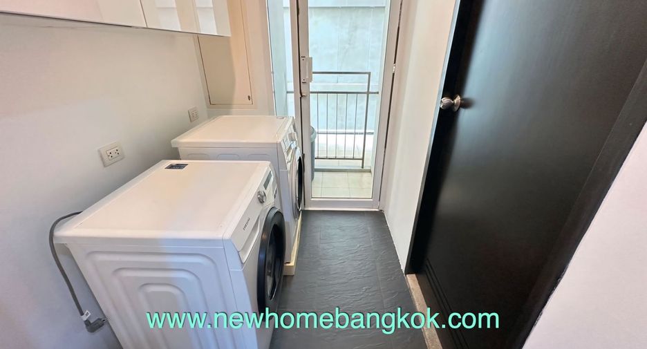 For rent 3 bedrooms condo in Khlong Toei, Bangkok