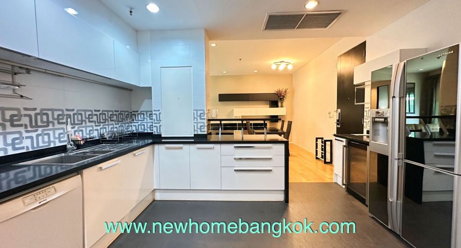 For rent 3 bedrooms condo in Khlong Toei, Bangkok