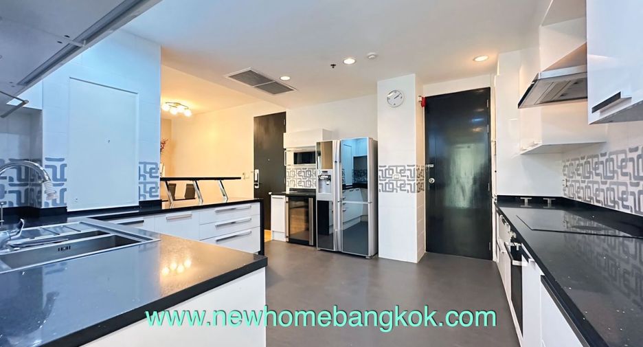 For rent 3 bedrooms condo in Khlong Toei, Bangkok