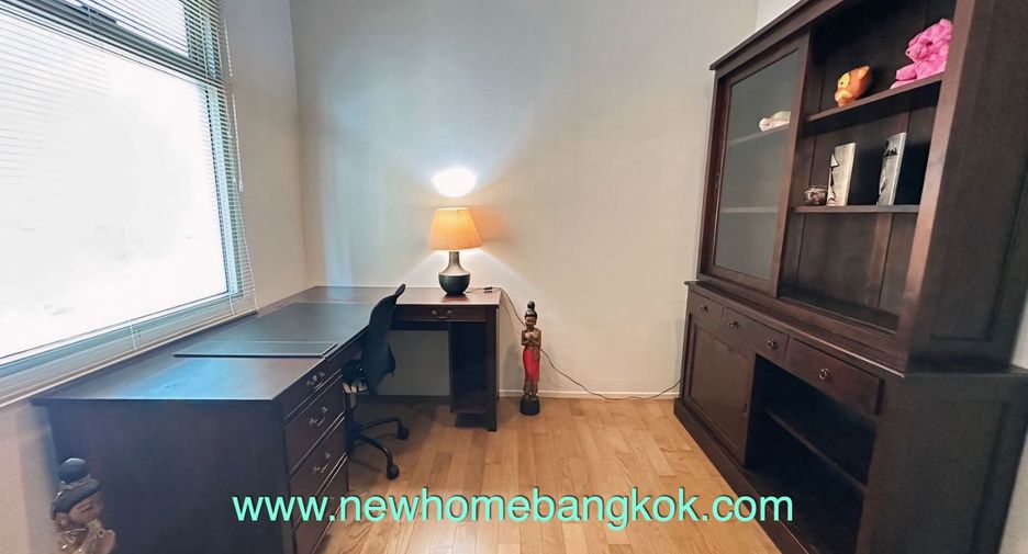For rent 3 bedrooms condo in Khlong Toei, Bangkok