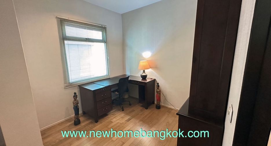 For rent 3 bedrooms condo in Khlong Toei, Bangkok