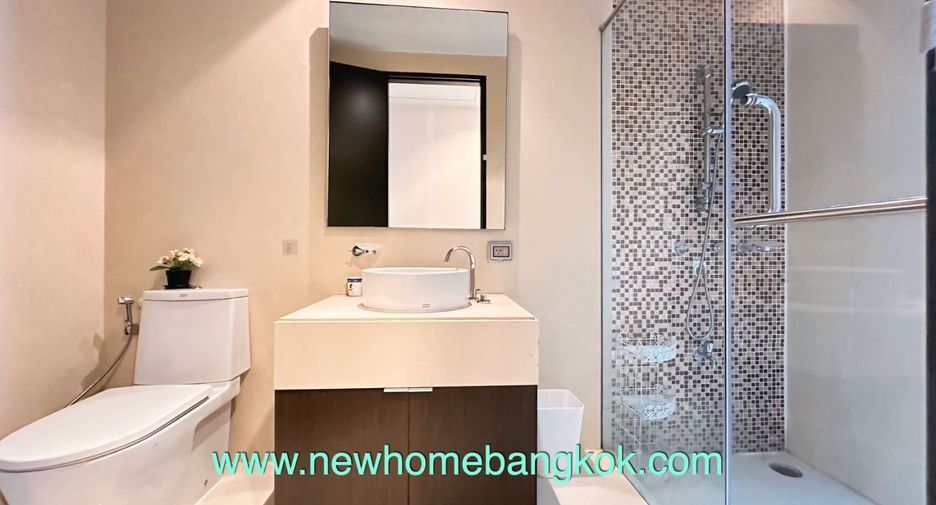 For rent 3 bedrooms condo in Khlong Toei, Bangkok