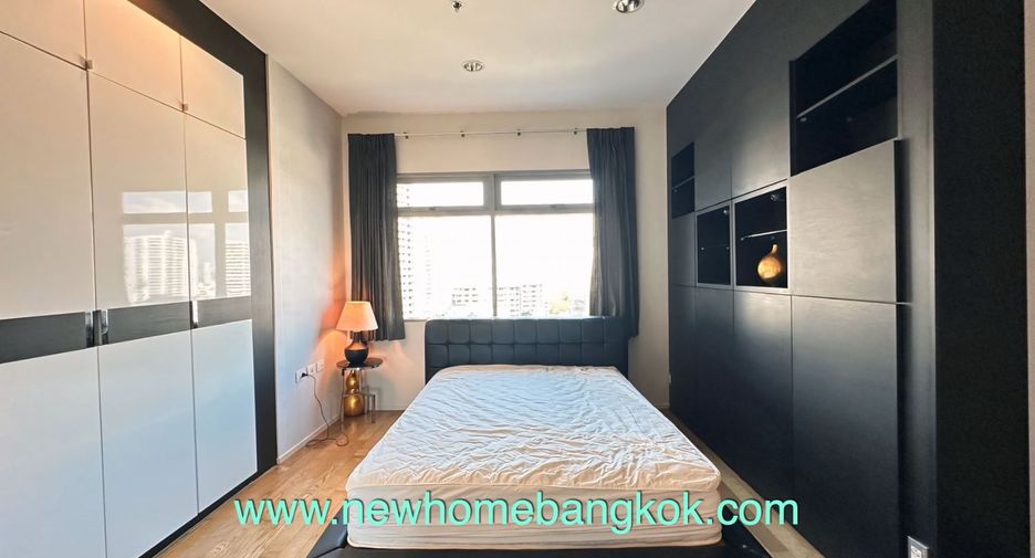 For rent 3 bedrooms condo in Khlong Toei, Bangkok