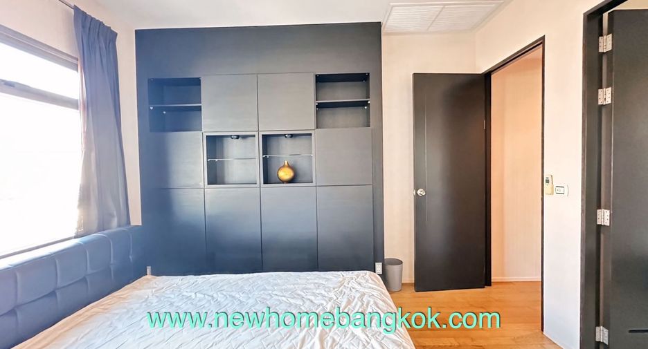 For rent 3 bedrooms condo in Khlong Toei, Bangkok