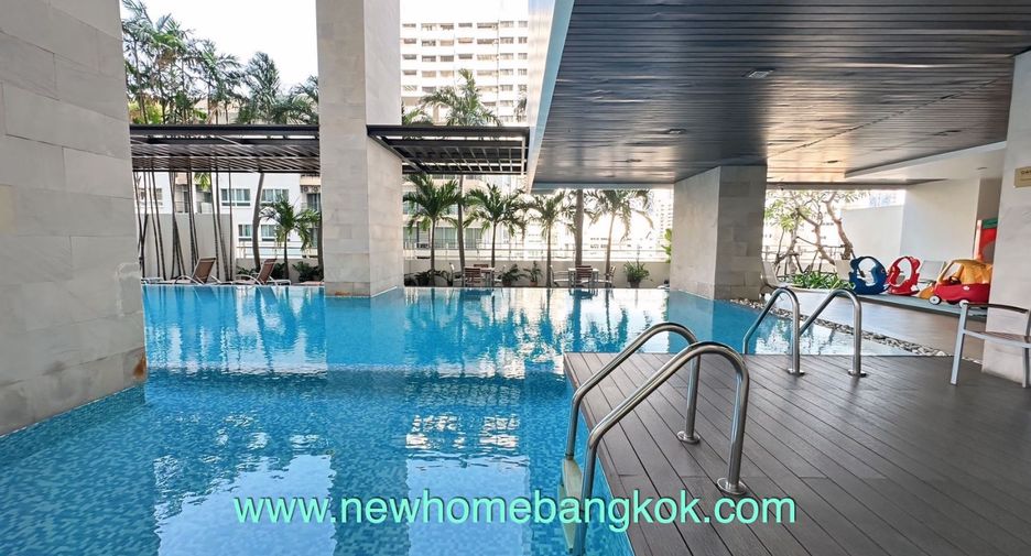 For rent 3 bedrooms condo in Khlong Toei, Bangkok