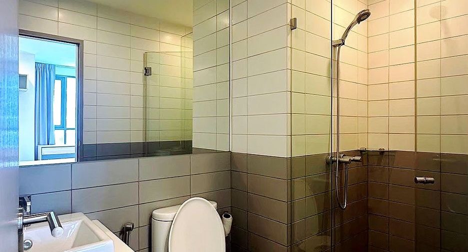 For sale 1 bed condo in Phra Khanong, Bangkok