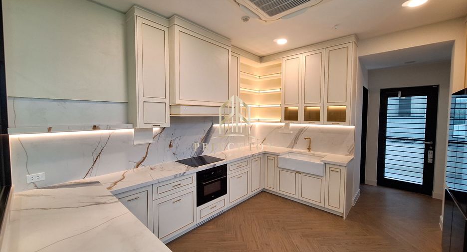 Haus zur Miete und zum Kauf mit 4 Zimmer in Saphan Sung, Bangkok