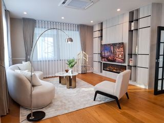 For rent and for sale 5 bed house in Saphan Sung, Bangkok