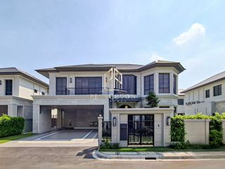 Casa en alquiler y en venta de 4 habitaciones en Bang Kapi, Bangkok