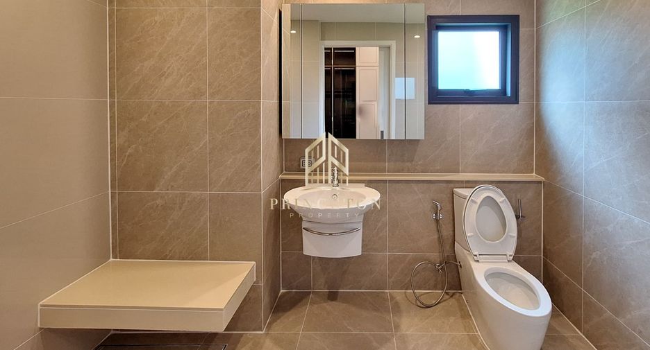 Casa en alquiler y en venta de 4 habitaciones en Bang Kapi, Bangkok