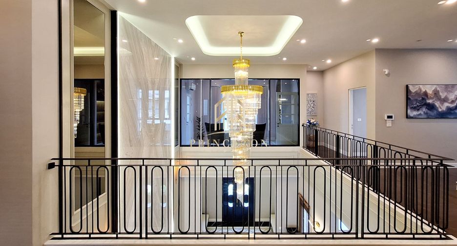 Casa en alquiler y en venta de 4 habitaciones en Bang Kapi, Bangkok