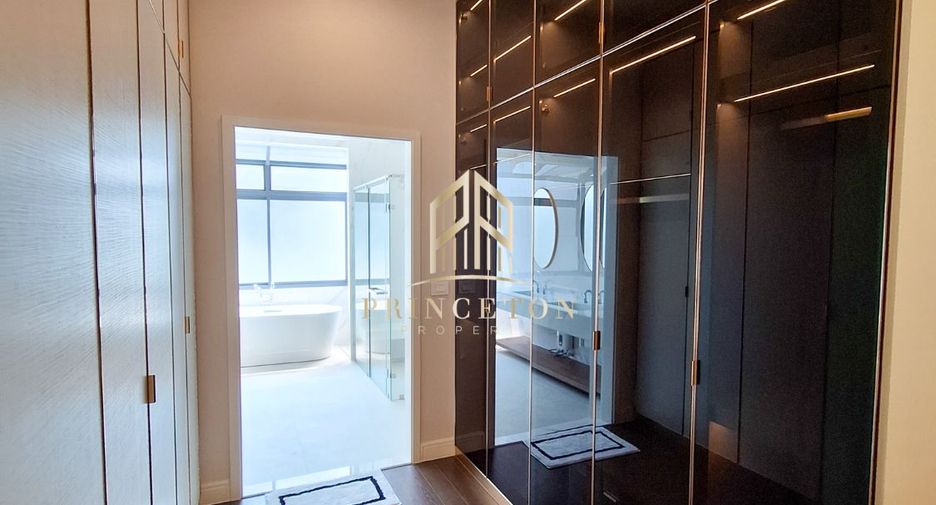 Casa en alquiler y en venta de 4 habitaciones en Bang Kapi, Bangkok