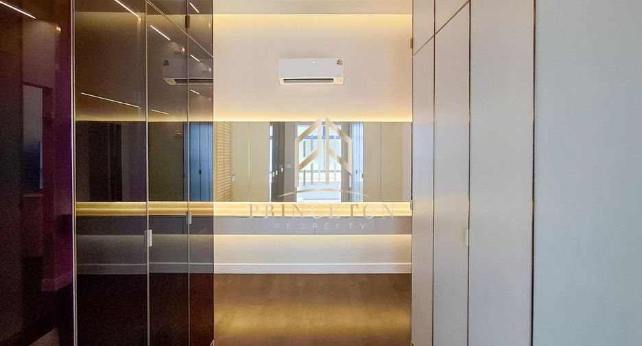 Casa en alquiler y en venta de 4 habitaciones en Bang Kapi, Bangkok