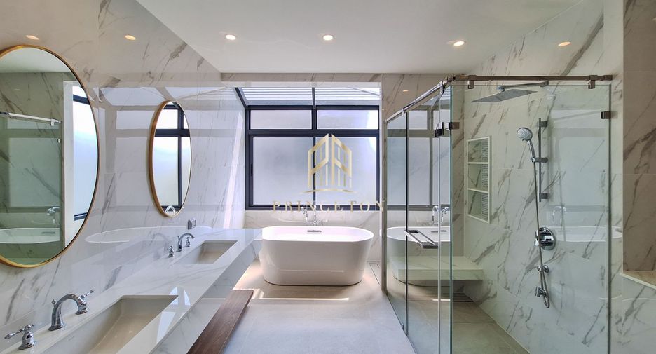 Casa en alquiler y en venta de 4 habitaciones en Bang Kapi, Bangkok