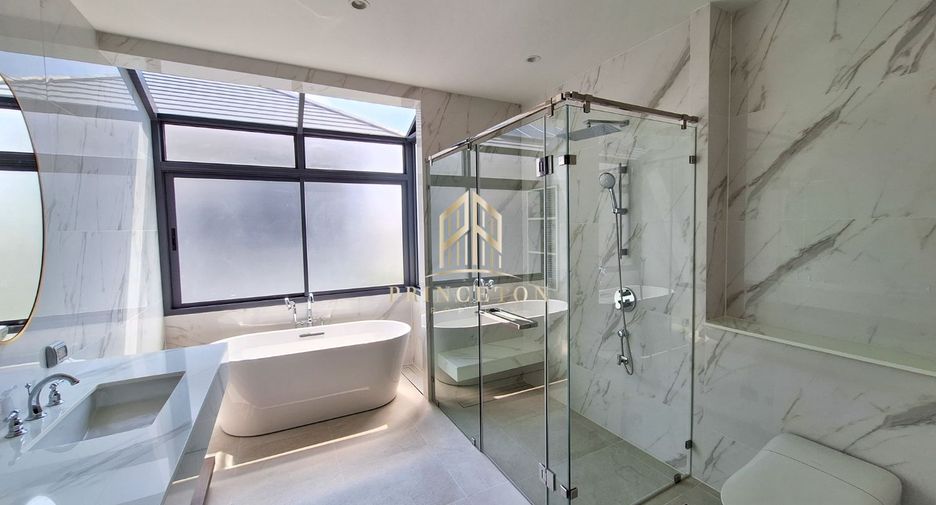 Casa en alquiler y en venta de 4 habitaciones en Bang Kapi, Bangkok