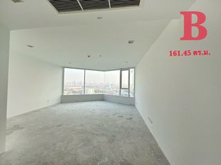 For sale 3 Beds condo in Dusit, Bangkok