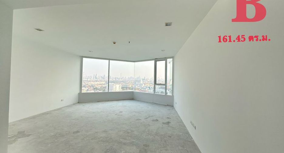 For sale 3 Beds condo in Dusit, Bangkok