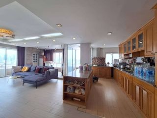 For sale 3 Beds condo in Huai Khwang, Bangkok