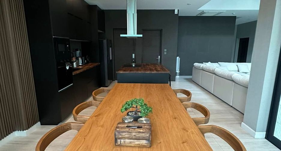 For rent 4 bedrooms house in Saphan Sung, Bangkok