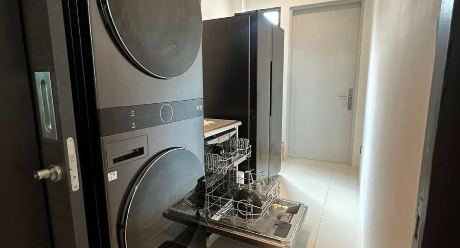 For rent 4 bedrooms house in Saphan Sung, Bangkok