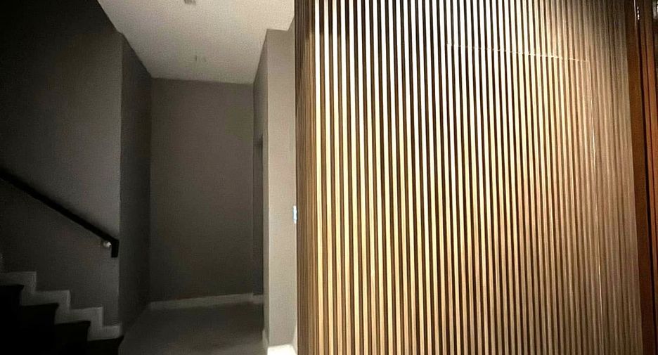 For rent 4 bedrooms house in Saphan Sung, Bangkok