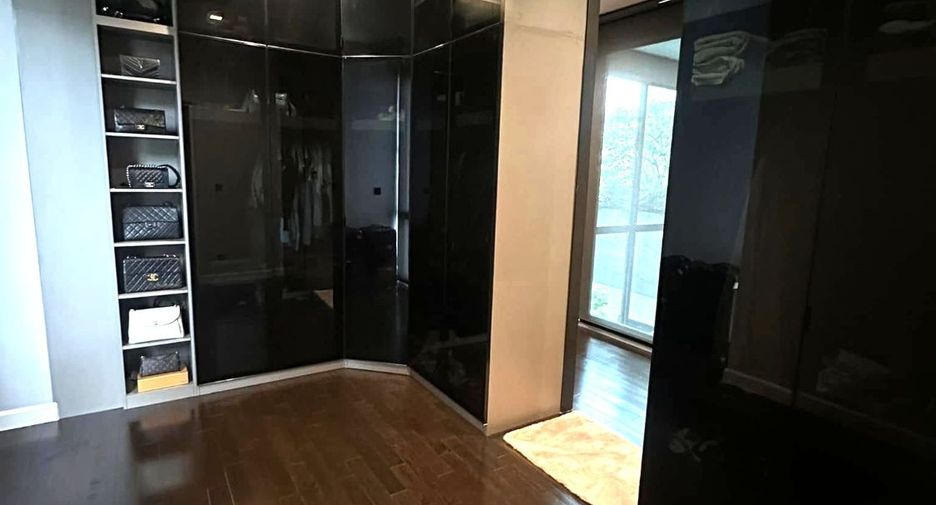 For rent 4 bedrooms house in Saphan Sung, Bangkok