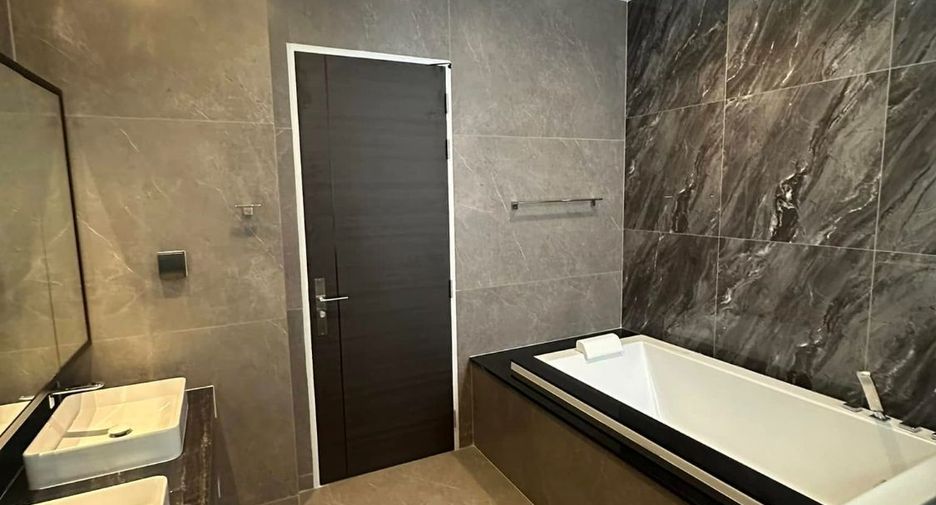 For rent 4 bedrooms house in Saphan Sung, Bangkok