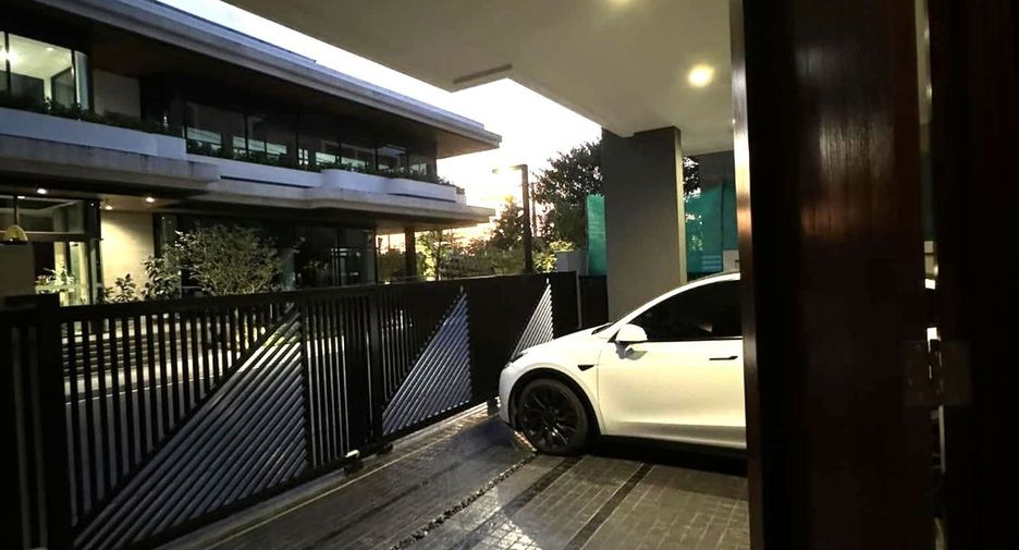 For rent 4 bedrooms house in Saphan Sung, Bangkok