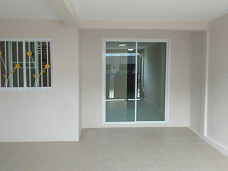 For sale 2 bed townhouse in Nuea Khlong, Krabi