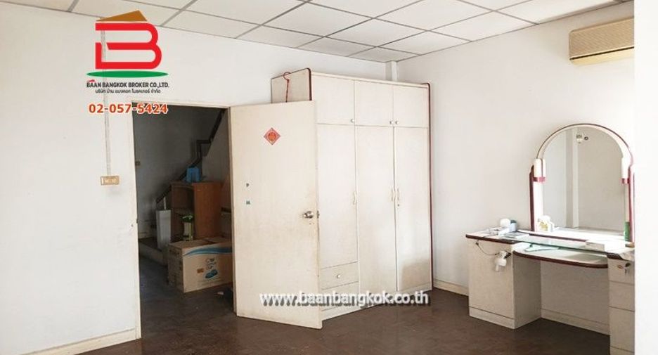 出租 和 出售 4 卧室 联排别墅 在 Mueang Nonthaburi, Nonthaburi